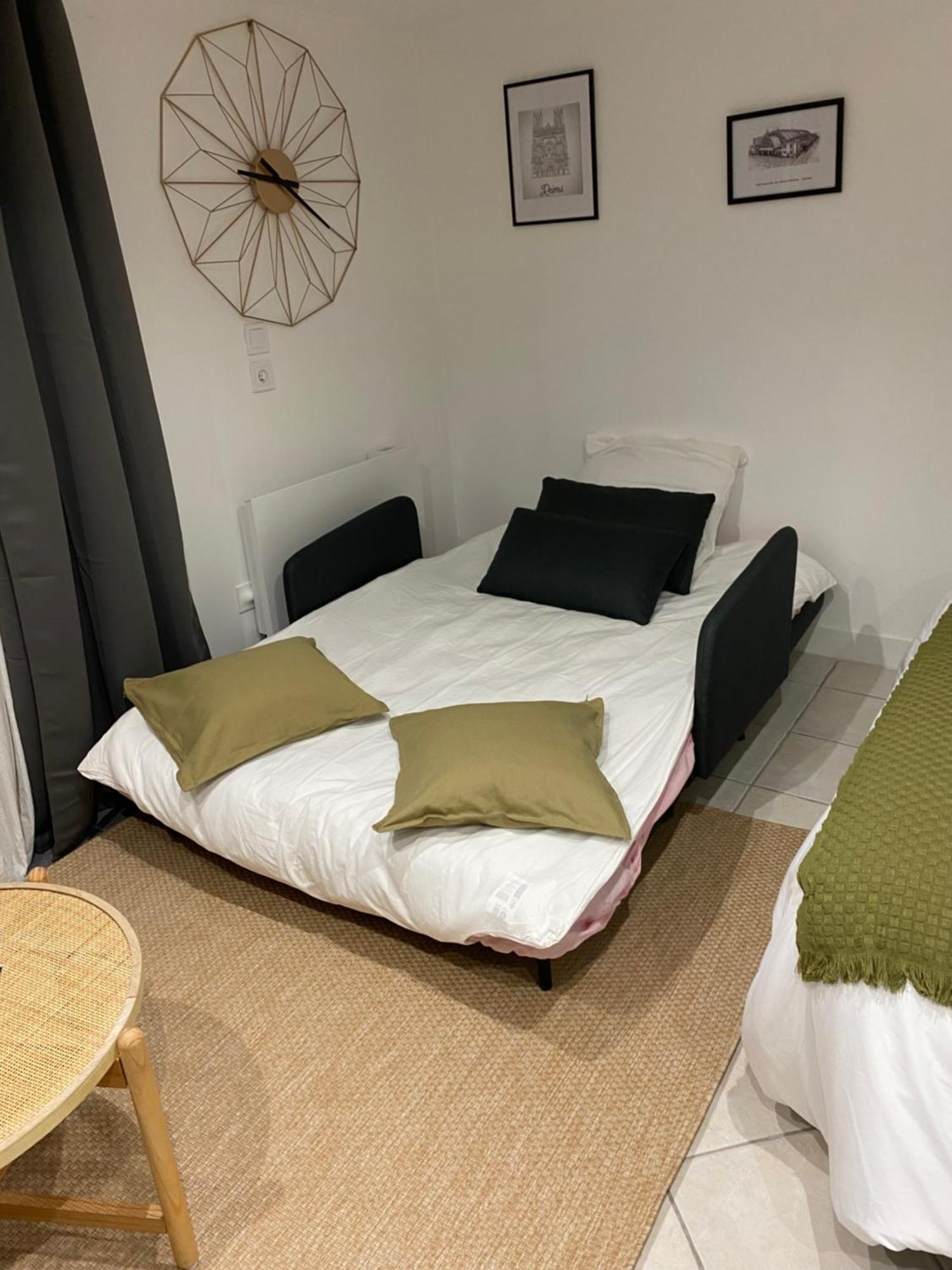 Appart Studio Rdc De Maison Avec Exterieur Proche Reims Tinqueux Dış mekan fotoğraf